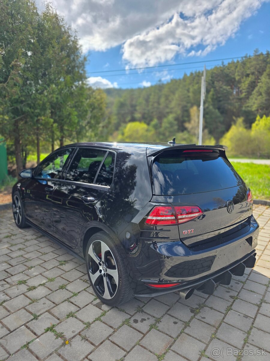 VW Golf 2.0 GTI DSG Performance - 10