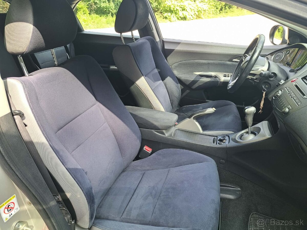 Predám hondu civic 1.8 benzin 103kw - 10