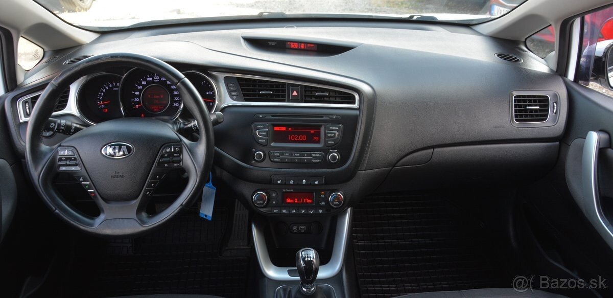 KIA Ceed 2015 1.60 1 majiteľ, SR voz. - 10