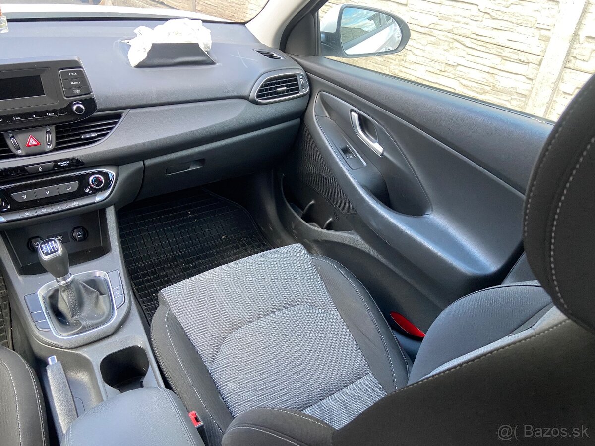 HYUNDAI I30 CW rok 2022 - 10