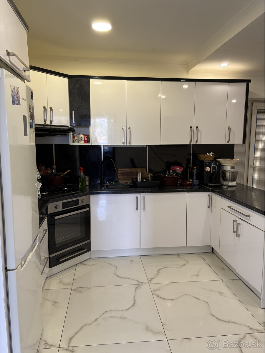 Znížená cena: prerobený 5 + 1 izbový rodinný dom s priestra - 10