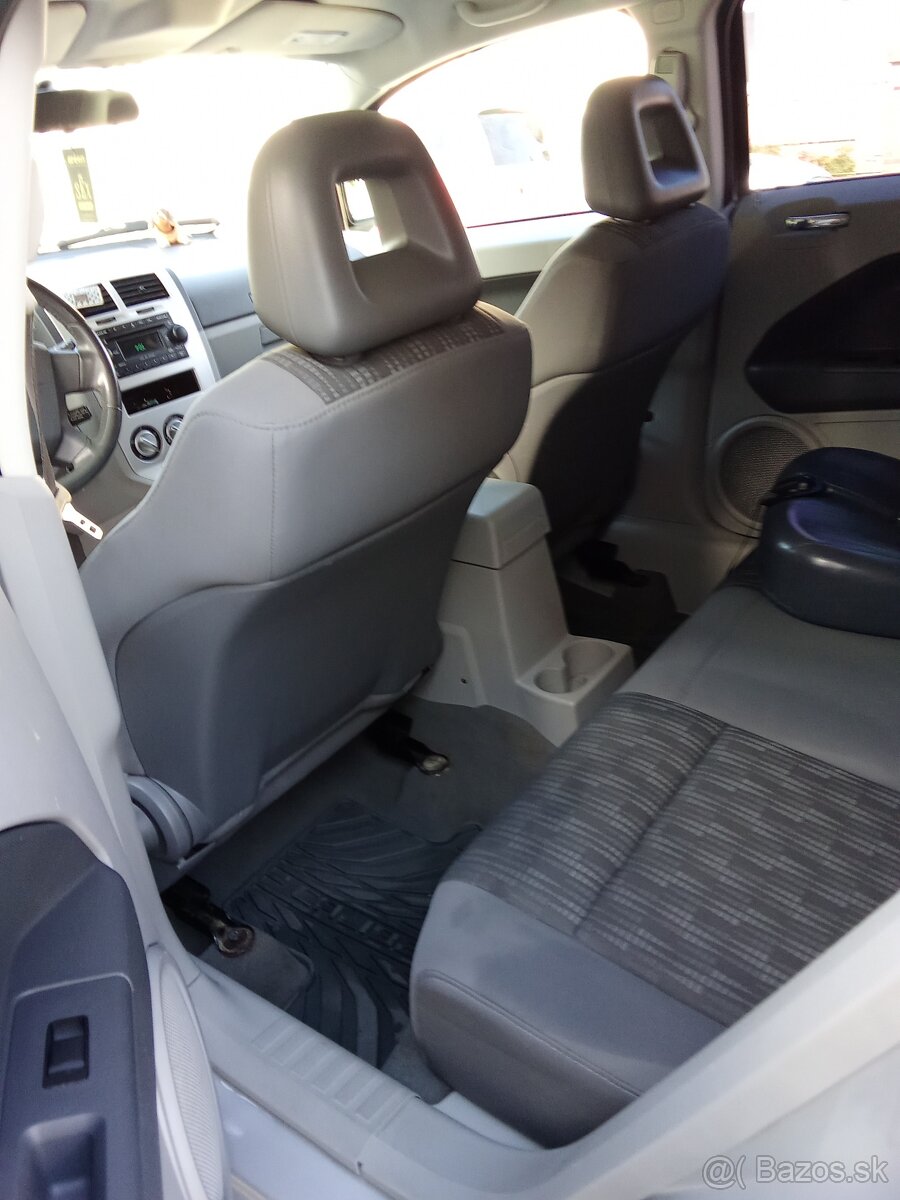 Dodge Caliber - 10