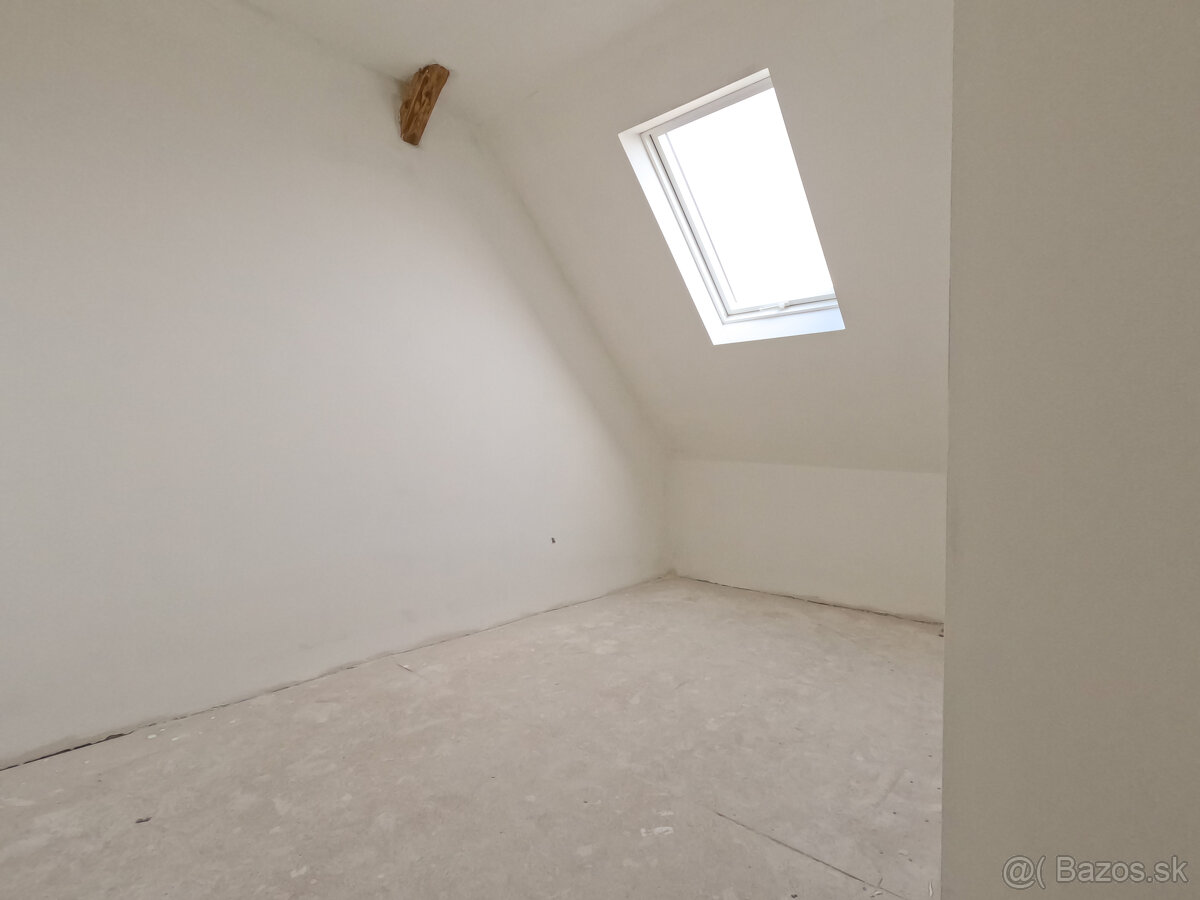 Na predaj 4-izbový byt s predzáhradkou a 2 parkovacími mi - 10