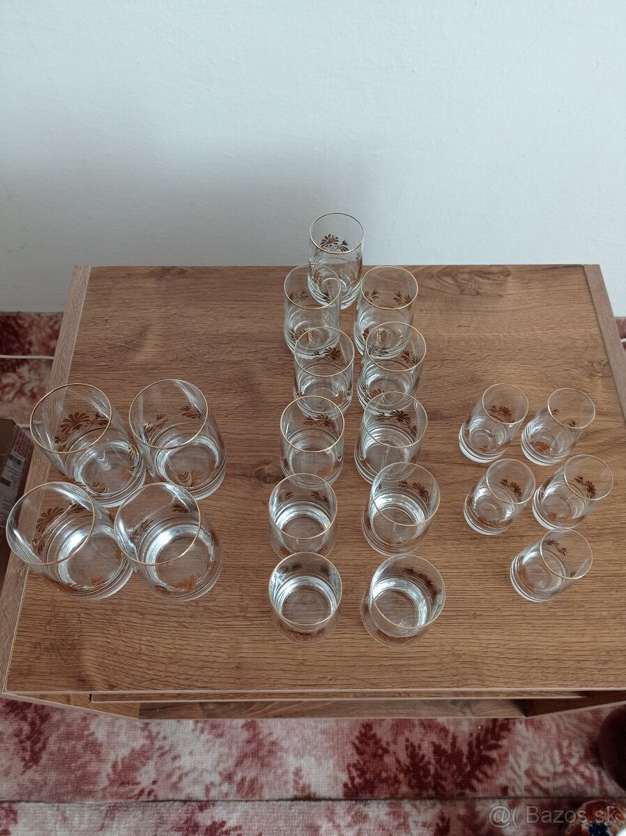 Rôzne retro sada sklenených pohárov - 10