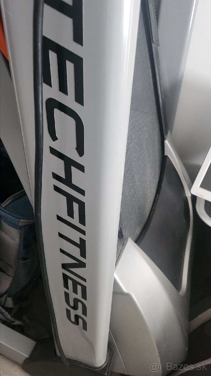 Predám profi bežecký 2 motorový pás Techfitness H 900 - 10