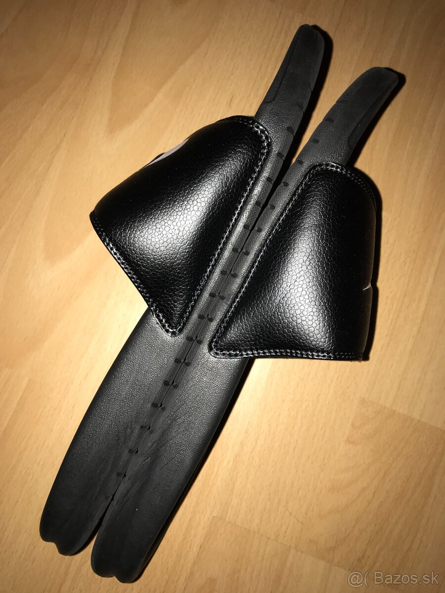 ŠĽAPKY NIKE BENASSI JDI veľ. 45 (UK 10) + darček - 10