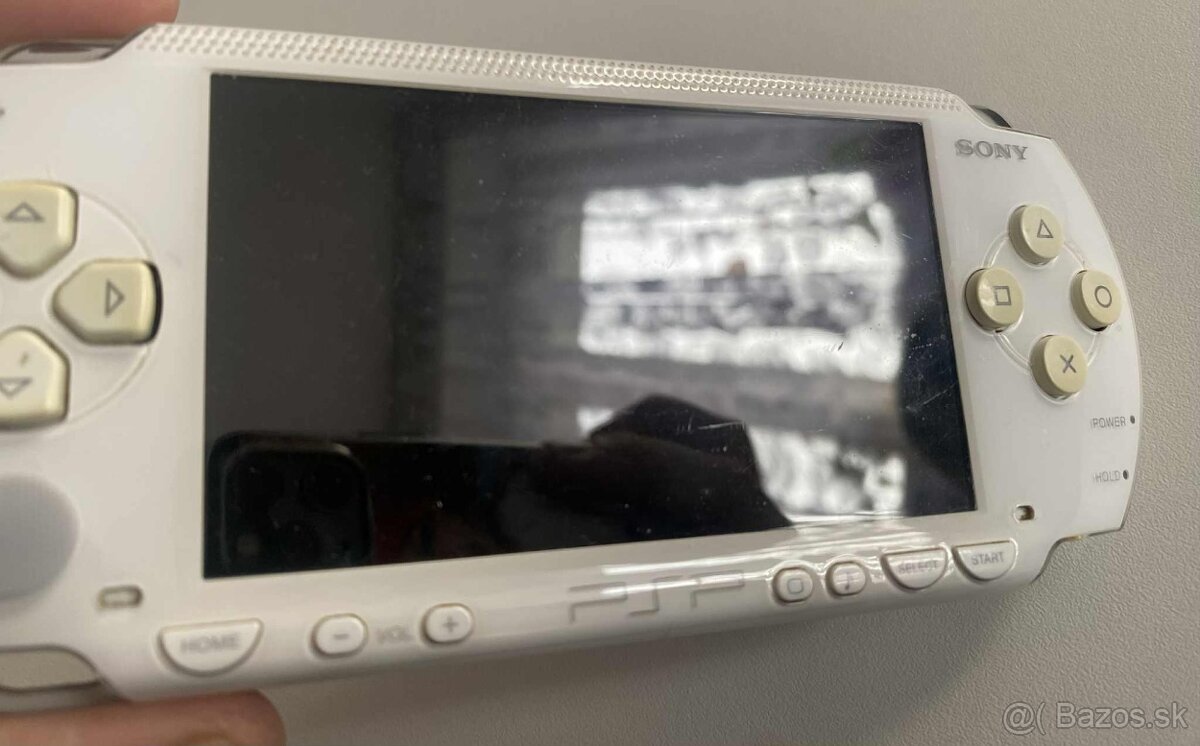 PSP 1000 White/Black + 64GB - 10