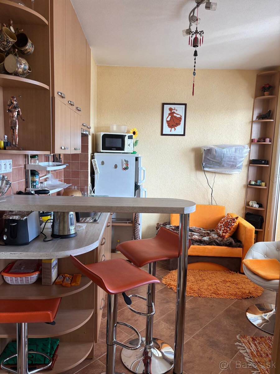 Predaj 1i byt po rekonštrukcii Brezno, 2 loggie, 2 výťahy - 10