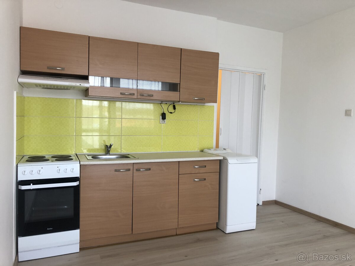 Prenajmem zrekonštruovaný svetlý 1-izbový byt v Skalici - 10