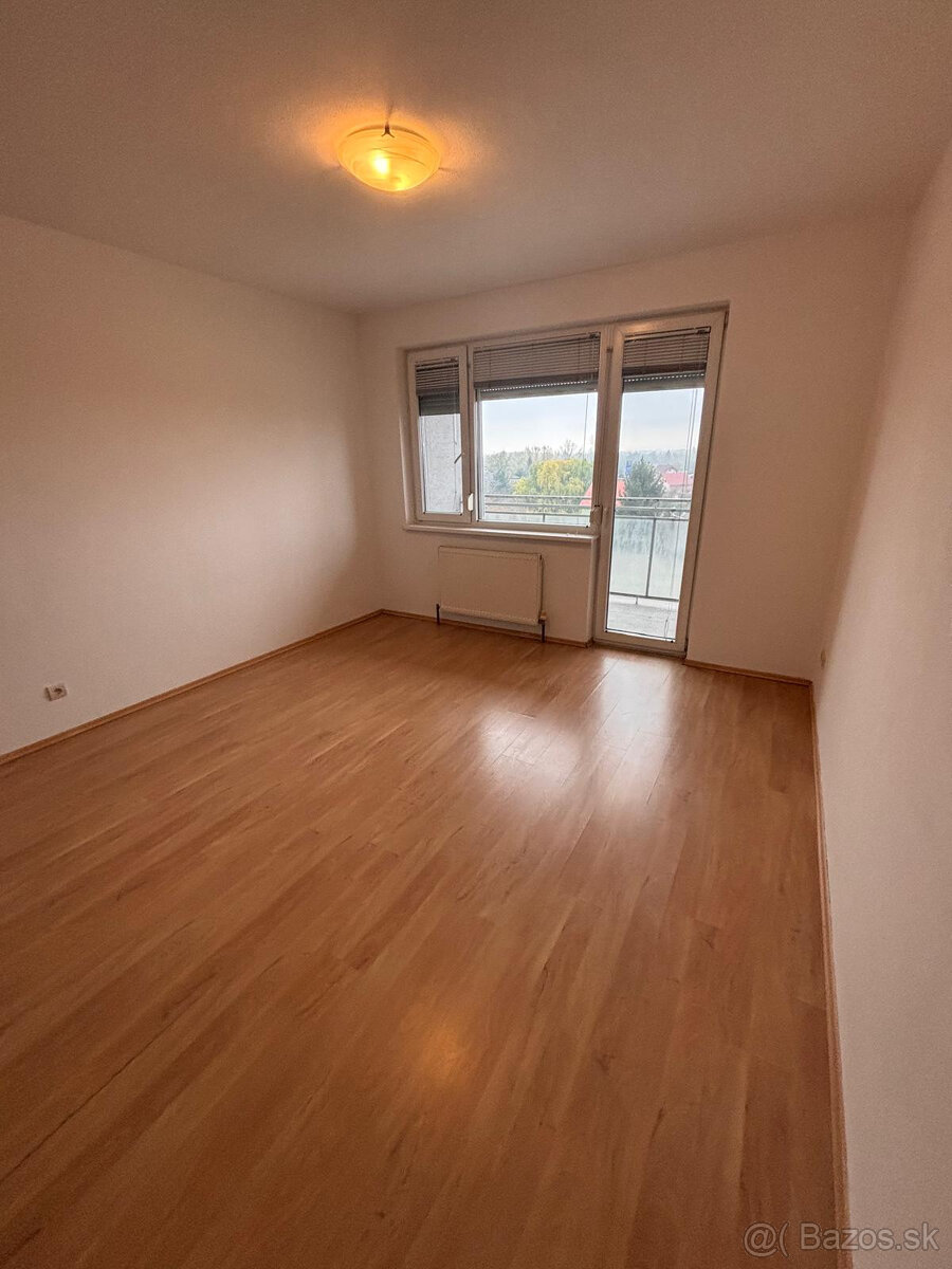 SENEC - NA PREDAJ 2 izbový byt s vlastným parkovaním, pri St - 10