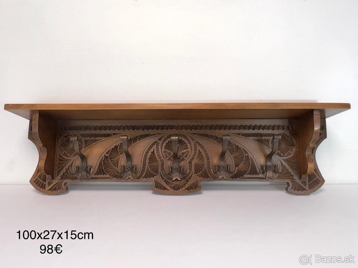 Masívna vitrinka a vešiak - 10