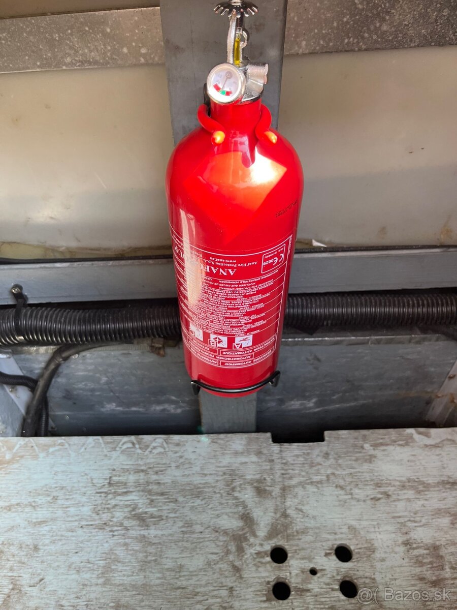 Motorová lod Sea Ray 270 - 10