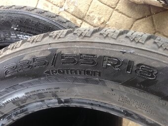 Predám zimné r18 235/55 8/2mm - 10