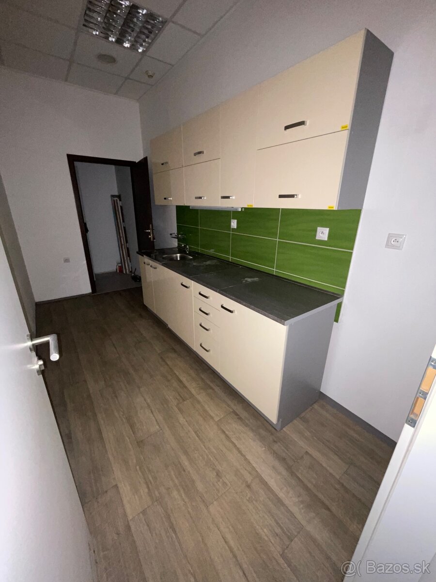 Prenájom kancelárii v budove Living centra, Solinky - Žilina - 10