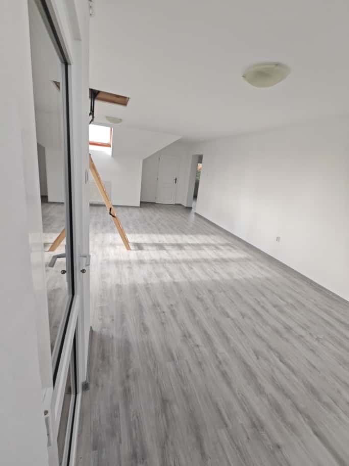 3 izbový zrekonštruovaný byt-128m2 v Jarovciach je na prenáj - 10