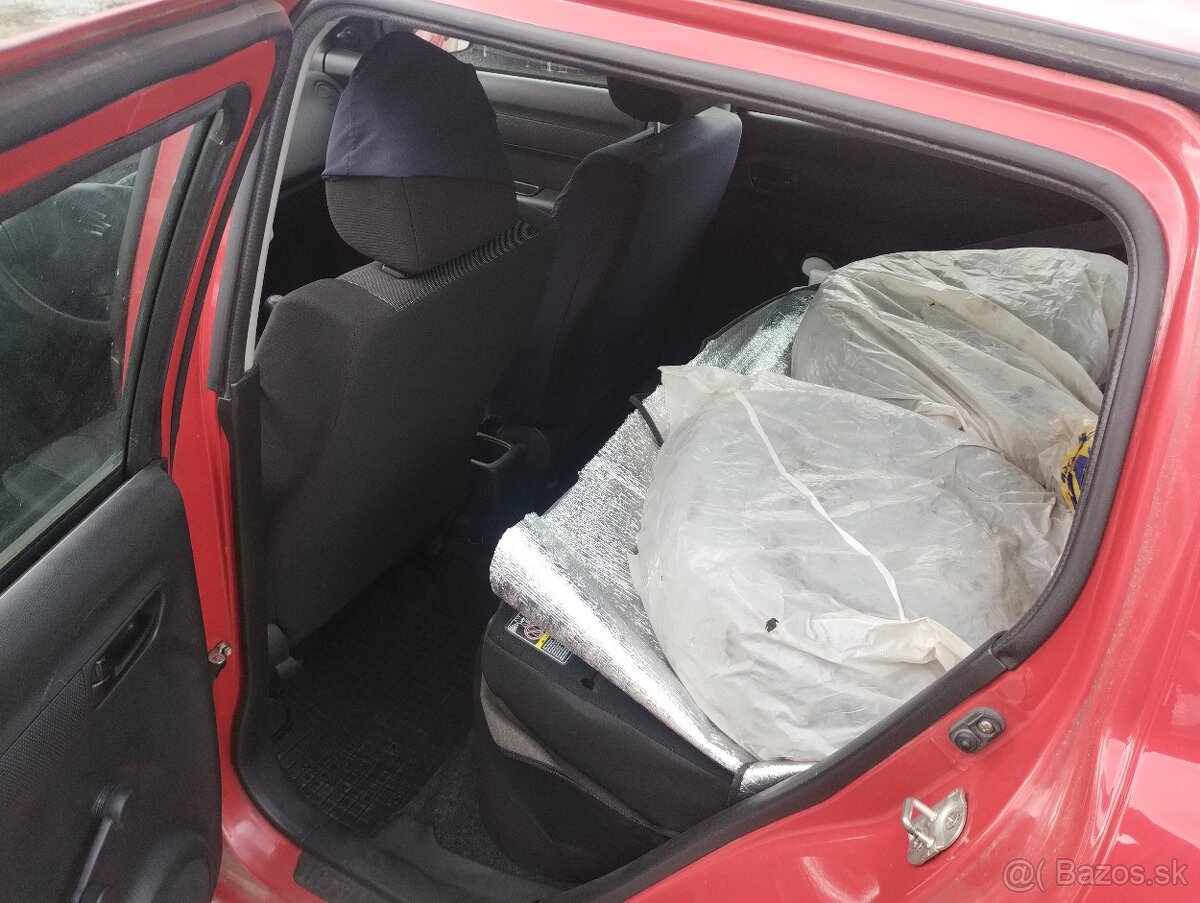 Suzuki Swift 1.3 GS ABS, A/C - 10