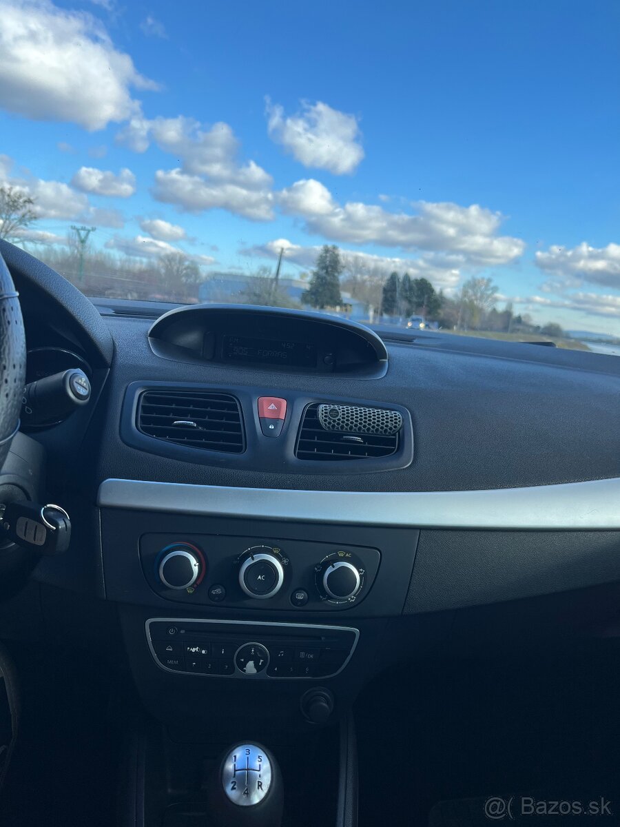 Renault Fluence 1.6 benzín, r.v.2010, 128000km - 10