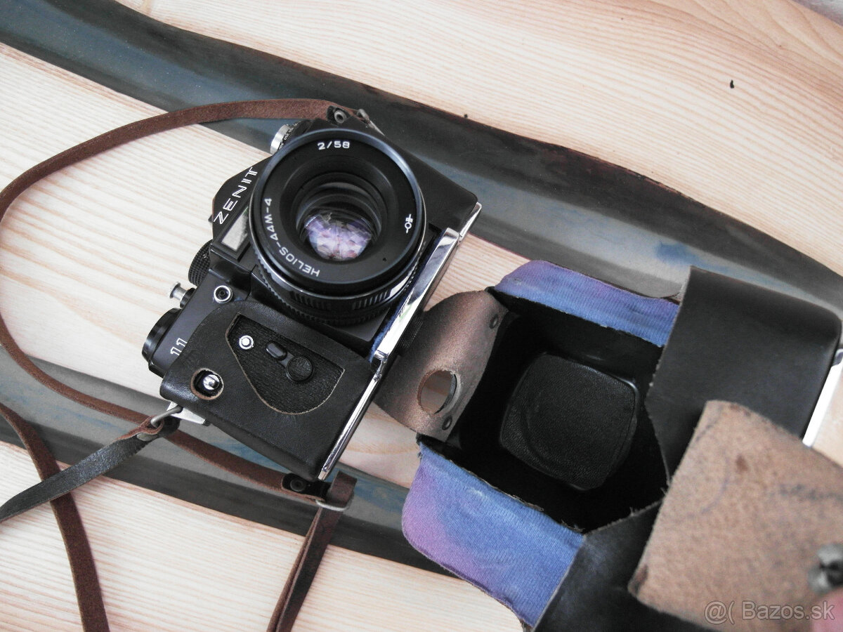Starý fotoaparát ZENIT - 10