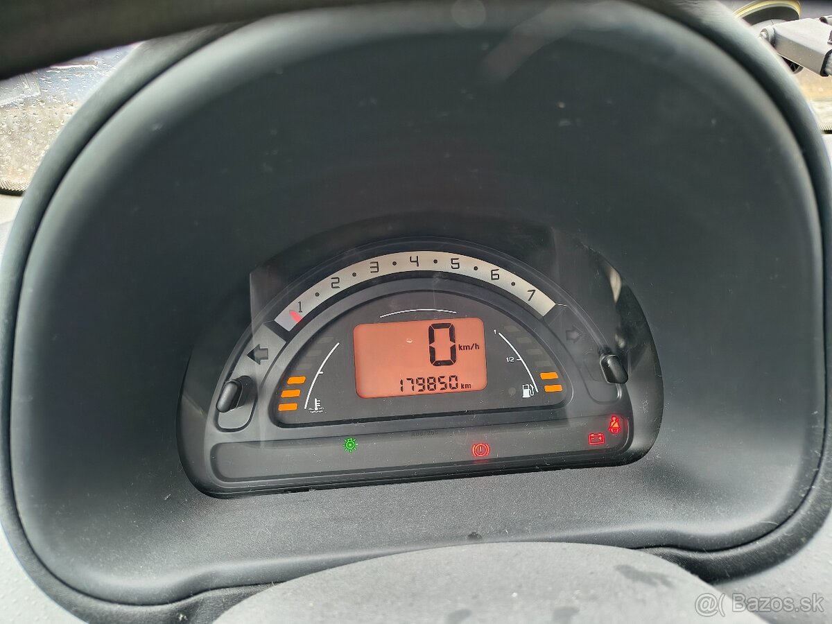 Citroën C3 1.1l benzín r.v.2004 - 10