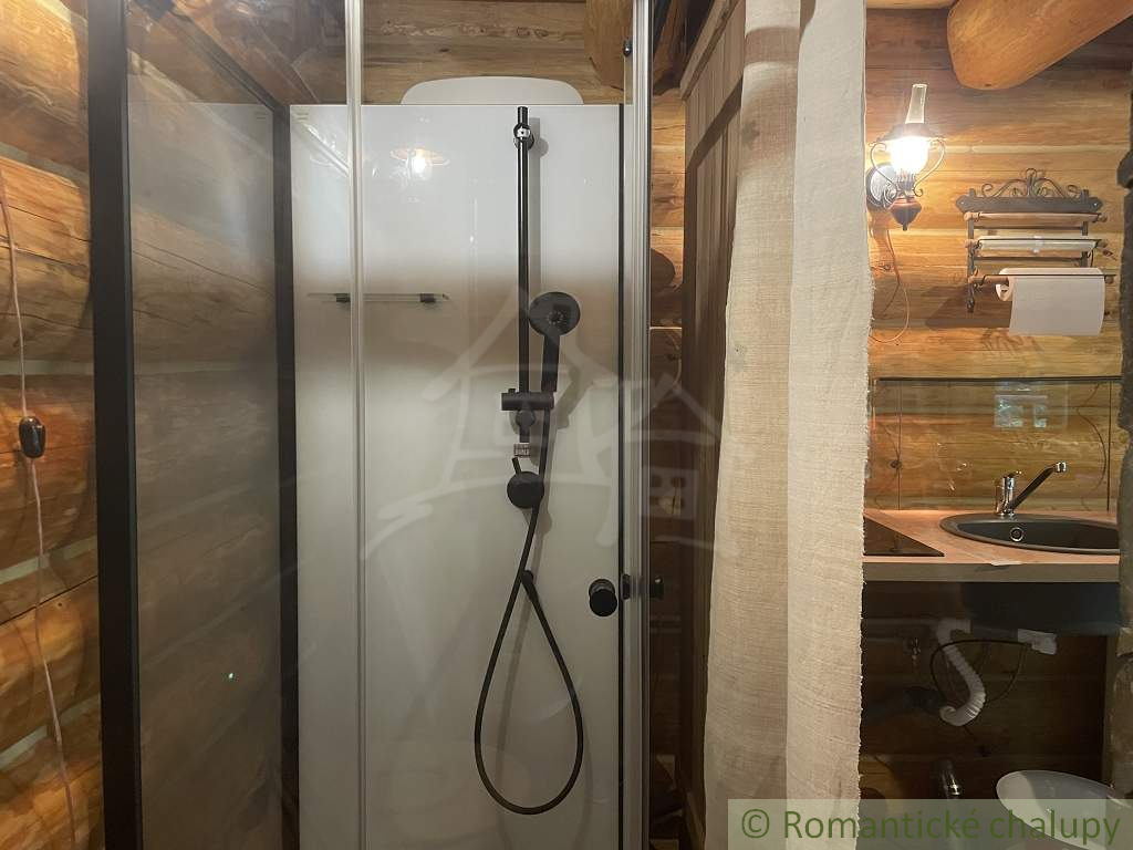 Kanadský zrub pod lesom neďaleko Košíc - 10