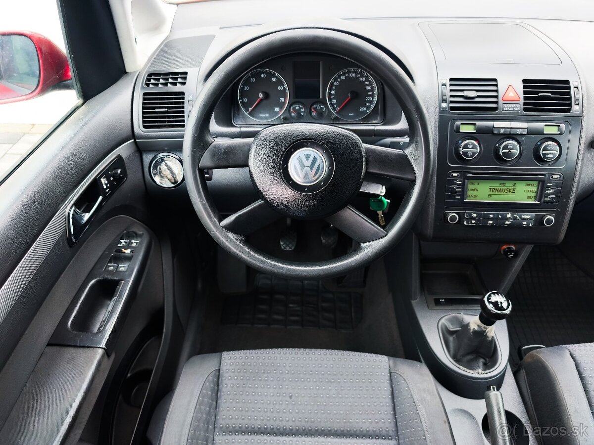 Volkswagen Touran - 10