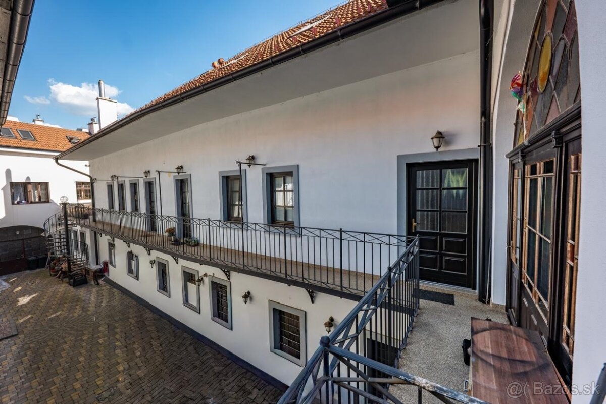 POLYFUNKČNÝ MEŠTIANSKY DOM S VÝNOSOM / NMNV - 10