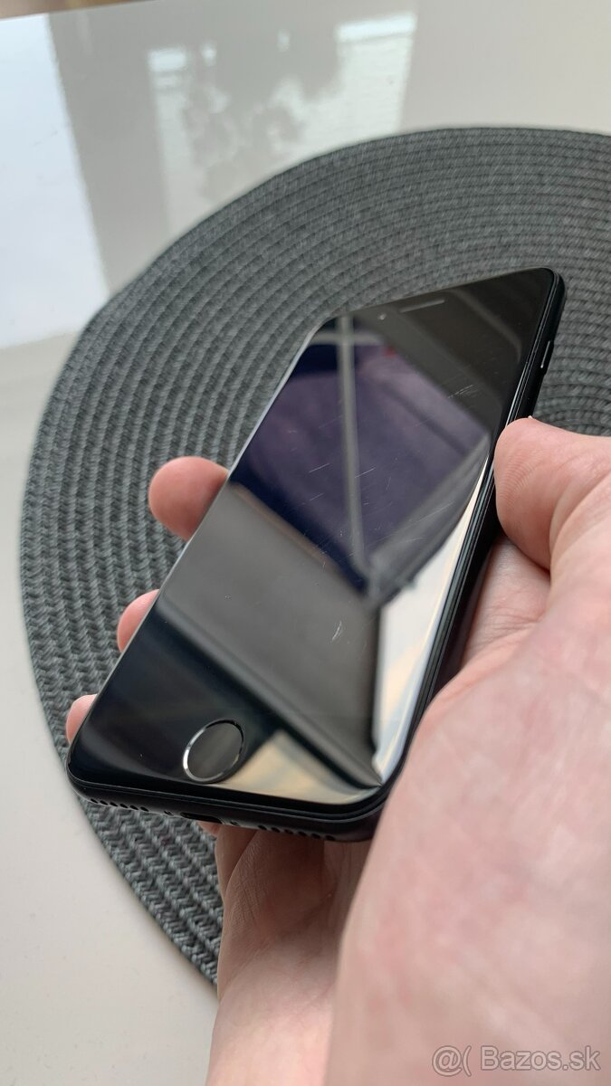 Apple iPhone SE 2020 Black, iOS 26 - 10