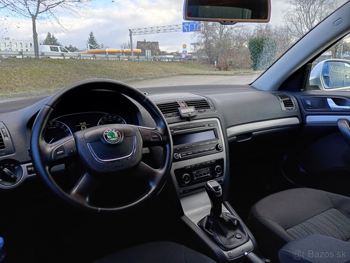ŠKODA OCTAVIA 1.6TDI 105K COMBI ELEGANCE MAX. - 10