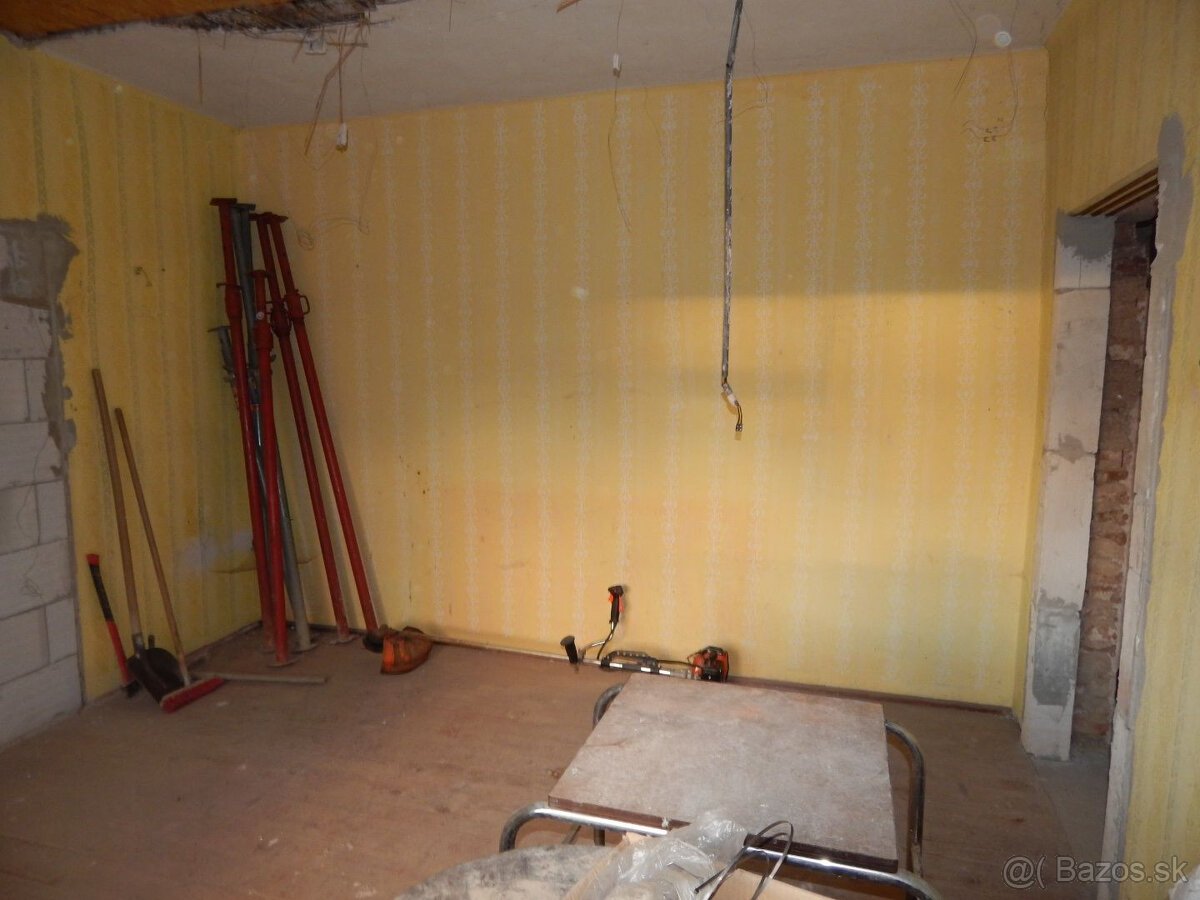 SPEKTRUM REALITY - Na Predaj 3 -izbový rodinný dom s pozemko - 10