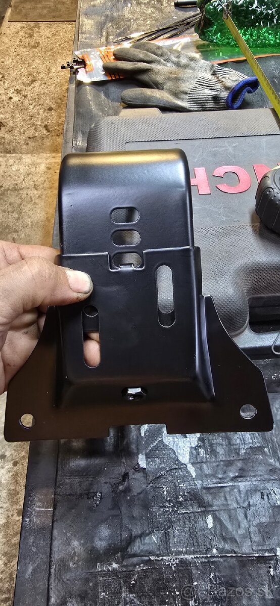 Stresny univerzalny drziak - 10