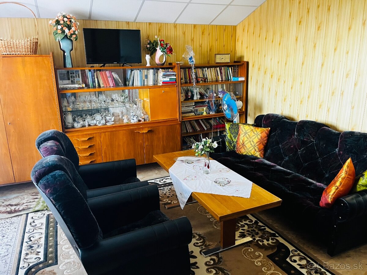 ZNÍŽENÁ CENA zdravý funkčný rodinný dom, 781m2, HE - 10