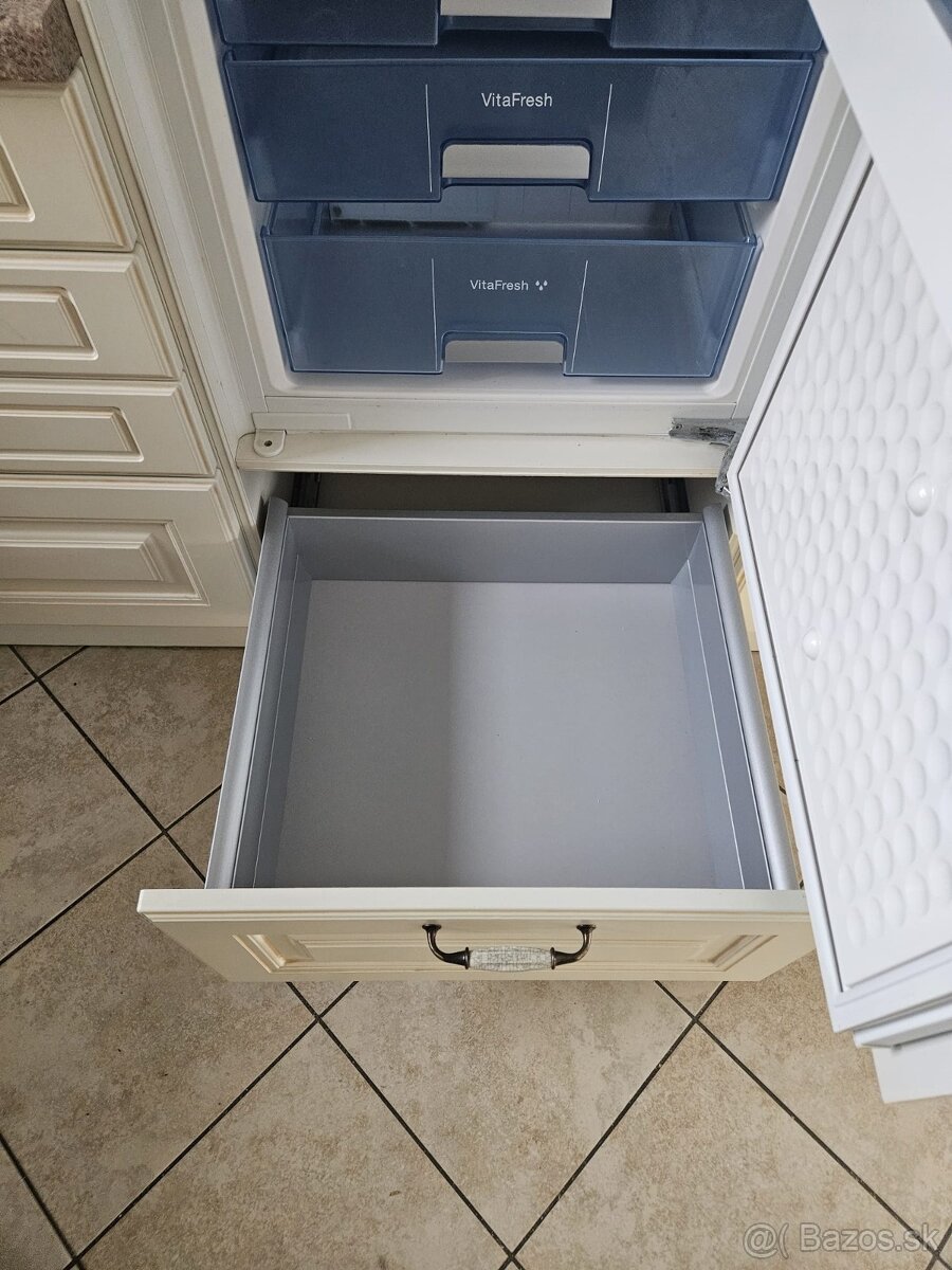 Moderná kuchynská linka so spotrebičmi - 10