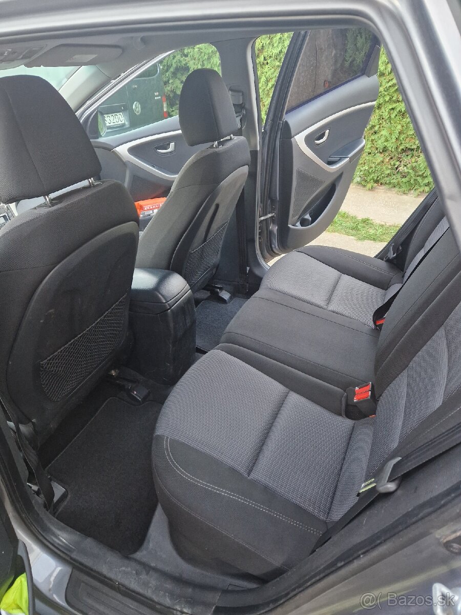 Hyundai i30 1.6CRDI 94kw - 10