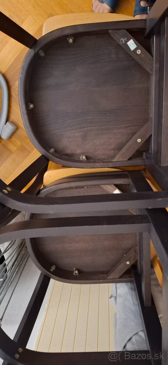 Dve barove stolicky z masivneho tmaveho dreva znacky TON - 10