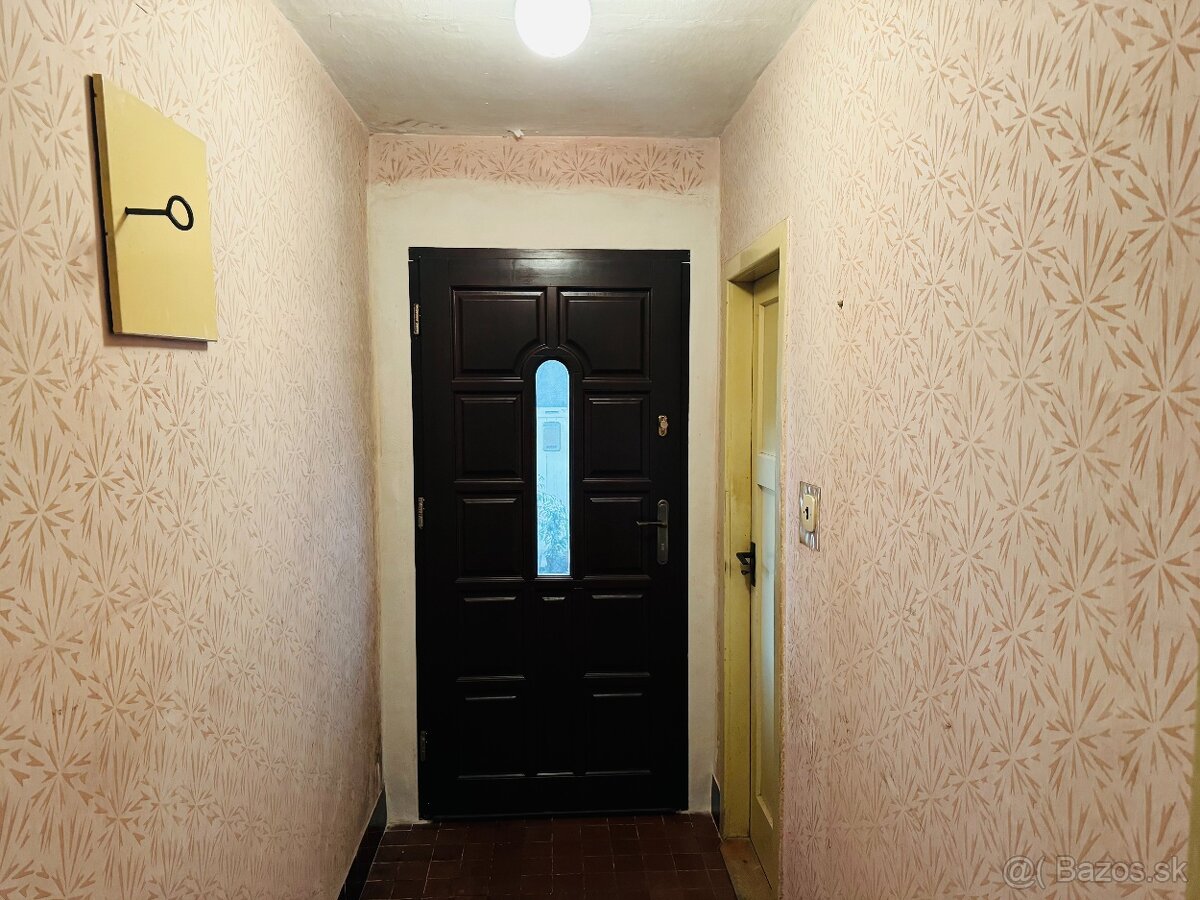 Výrazne znížená cena - 2 izbový byt na rekonštrukciu - 10