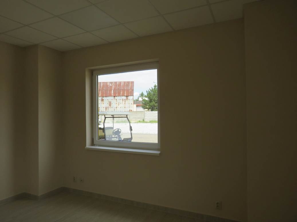 Skladové priestory v oplotenom areáli s vrátnikom - 10