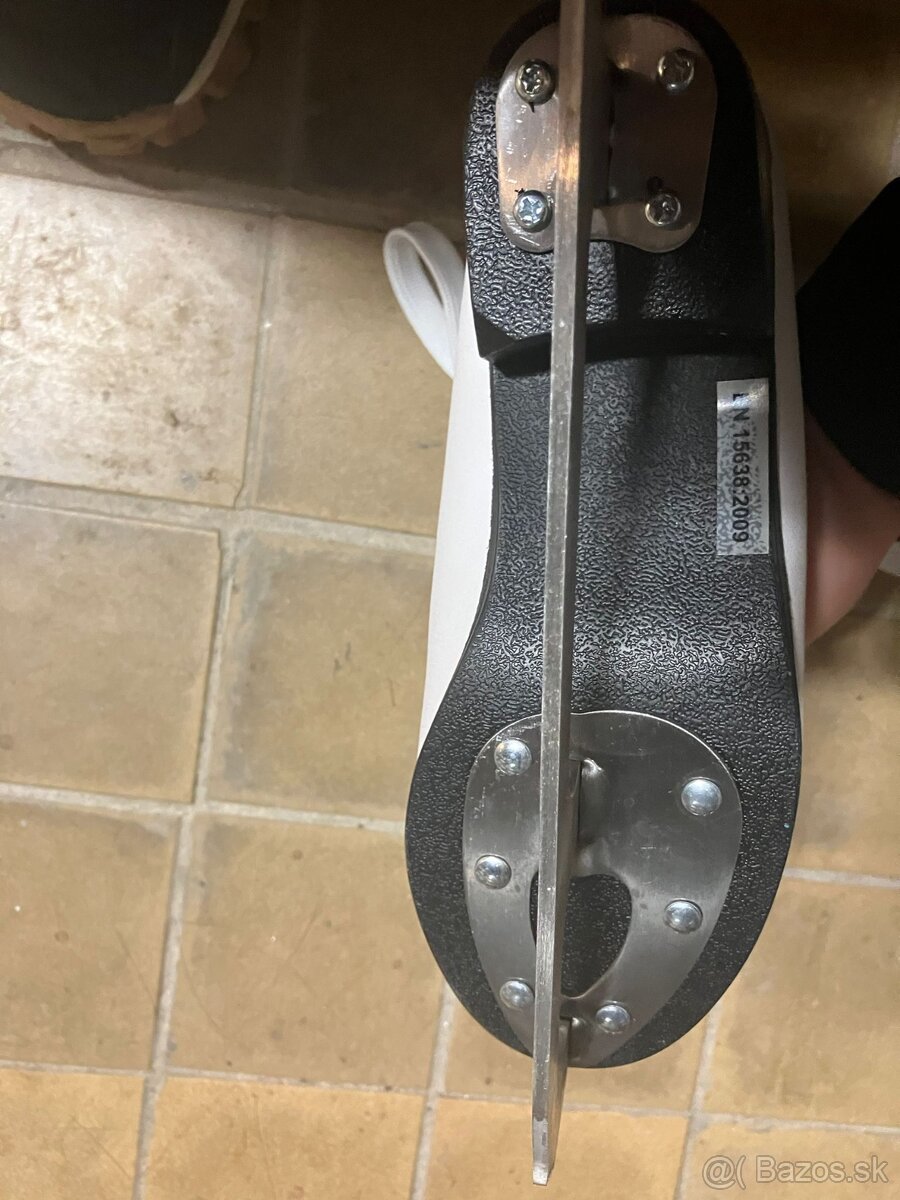 Ponúkam na predaj korčule na ľad - 10