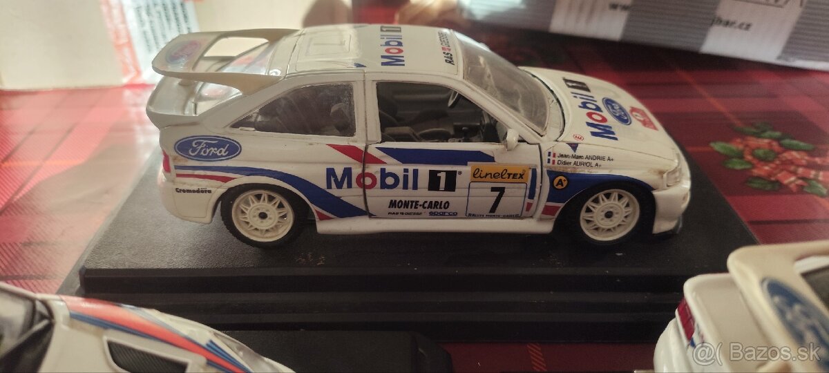 Modely Burago 1/24 escort focus - 10
