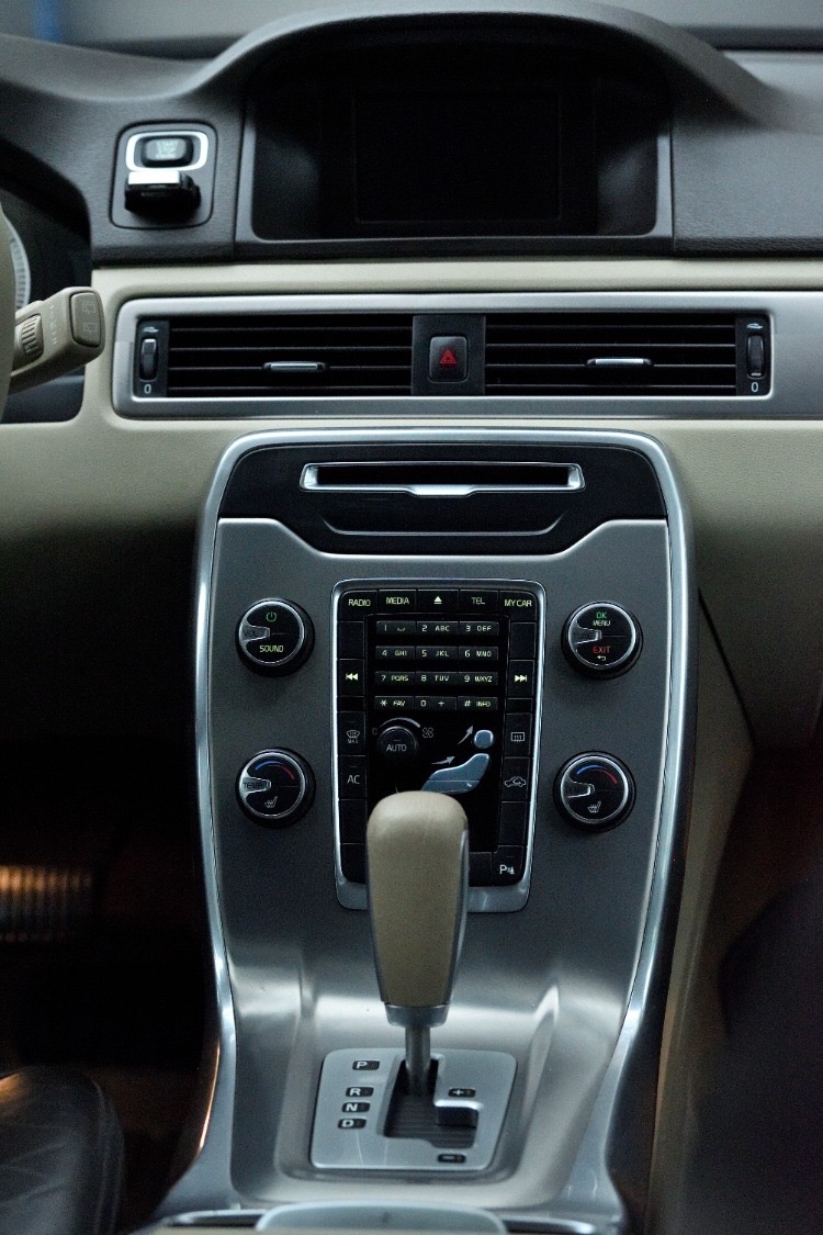 VolvoXC70 D4…A/T Summum.. - 10