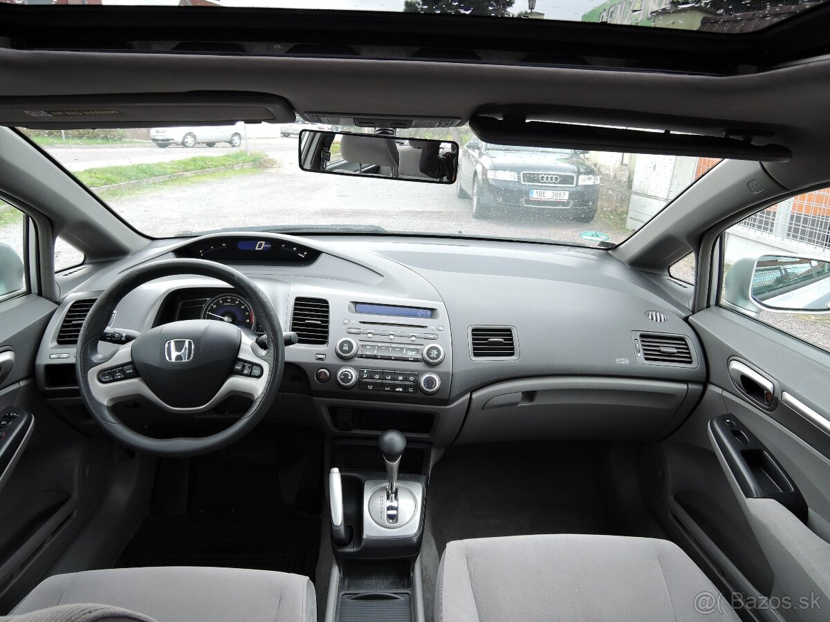 Honda Civic sedan 1,8 i-VTEC Aut. Šíbr 2006 - 10