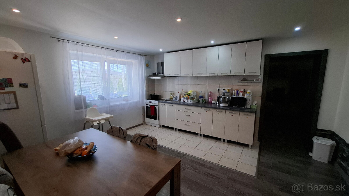Na predaj krásny priestranný 5i rodinný dom Senica. - 10