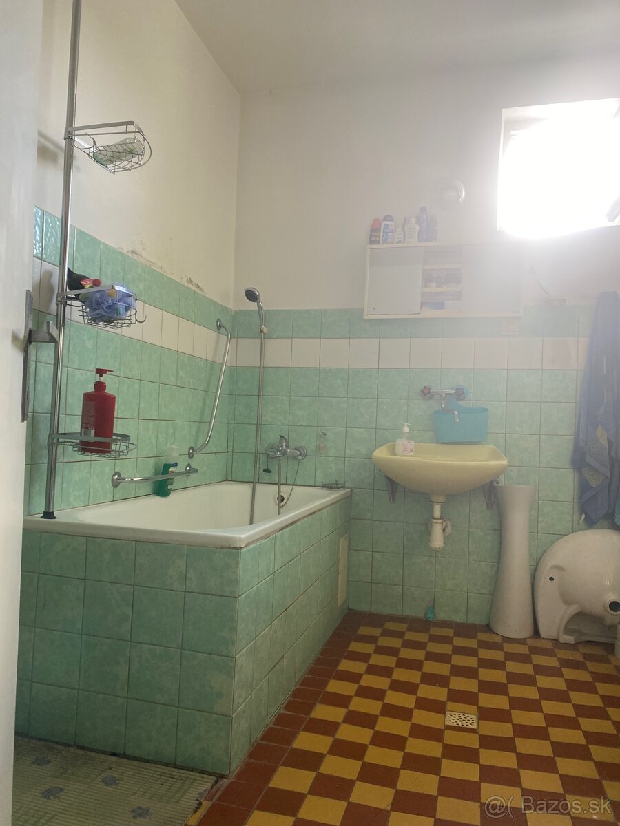 Ponúkam na predaj RD v Dolnej Súčí. - 10