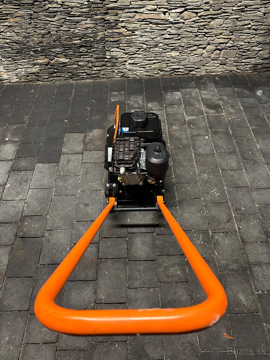 Zhutňovač Amman APF 10/33 BS 60 kg 2023 - 10