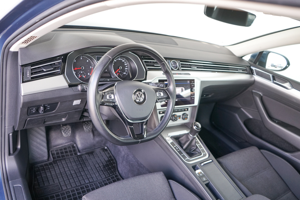 34-VOLKSWAGEN Passat, 2018,nafta,2.0TDI Comfortline,110kW - 10