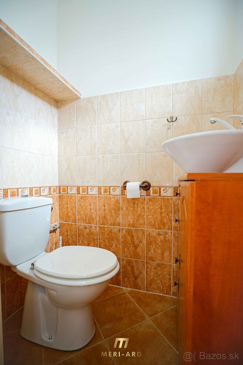 Dvojgeneračný podpivničený dom,zimná záhrada, 2x garáž,Rajka - 10