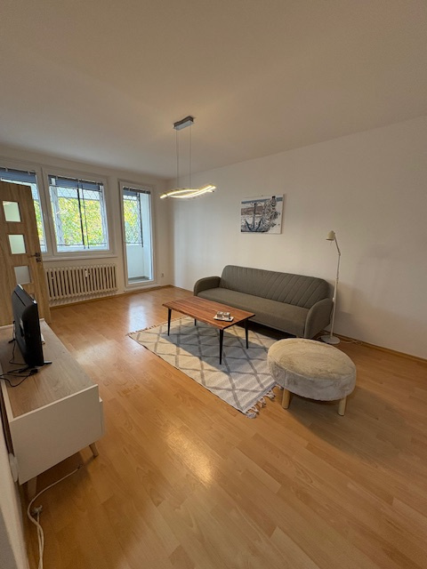 Kompletne zariadený 2-izbový byt Tilgnerova komplet 800,-Eu - 10