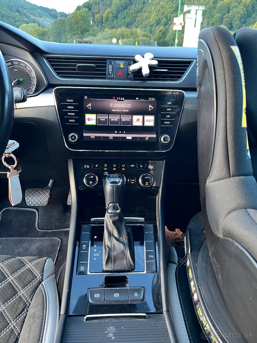 Skoda Superb combi III 140kw 4x4 r.2018 - 10