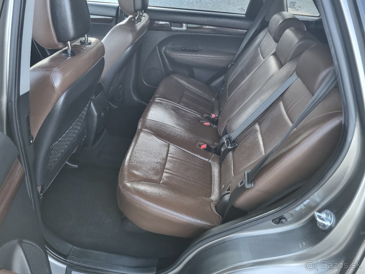 KIA SORENTO 2,2CRDi 4x4 7MIESTNE - 10