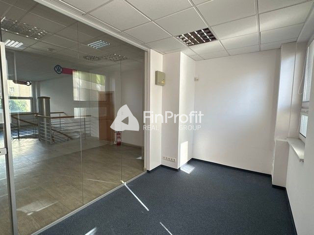Reprezentatívny obchodno-administratívny priestor na prenájo - 10