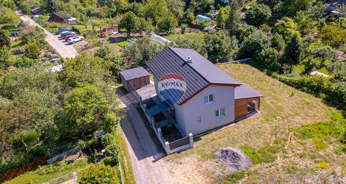 NOVOSTAVBA, Rodinný dom, 4+1izb, 696m2, +terasa, 6 min. od - 10